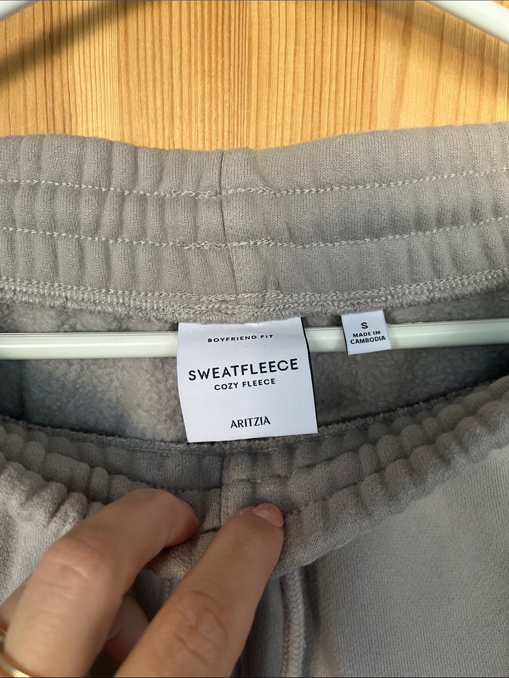 Aritzia grey Boyfriend Fit SweatFleece joggers (size S) - Picture 2 of 8
